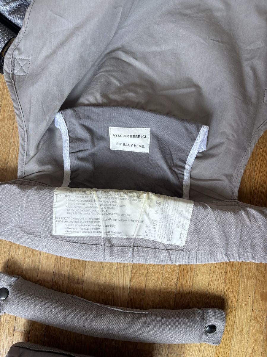 Porte-bébés ventraux & dorsaux: Porte bébé Love Radius gris, 1ère génération  – D'occasion à La Chaux-de-Fonds par Elora237 3