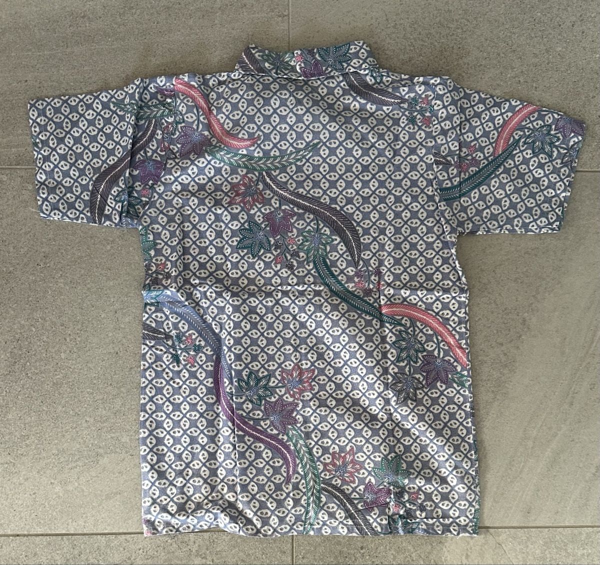 Chemises, T-shirts & Polos: Batik Hemd, Grösse 140 – D'occasion à Fahrwangen par lya_n6l6 1