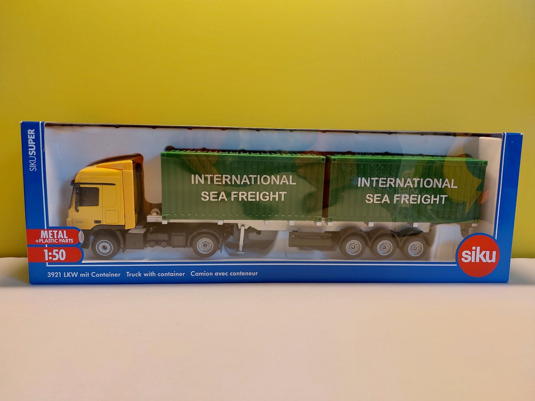 Siku Giocattoli: SIKU LKW mit Container 3921 NEU – Nuovo e nell'imballaggio originale da St.Gallen venduto da TinasBauundSpiel