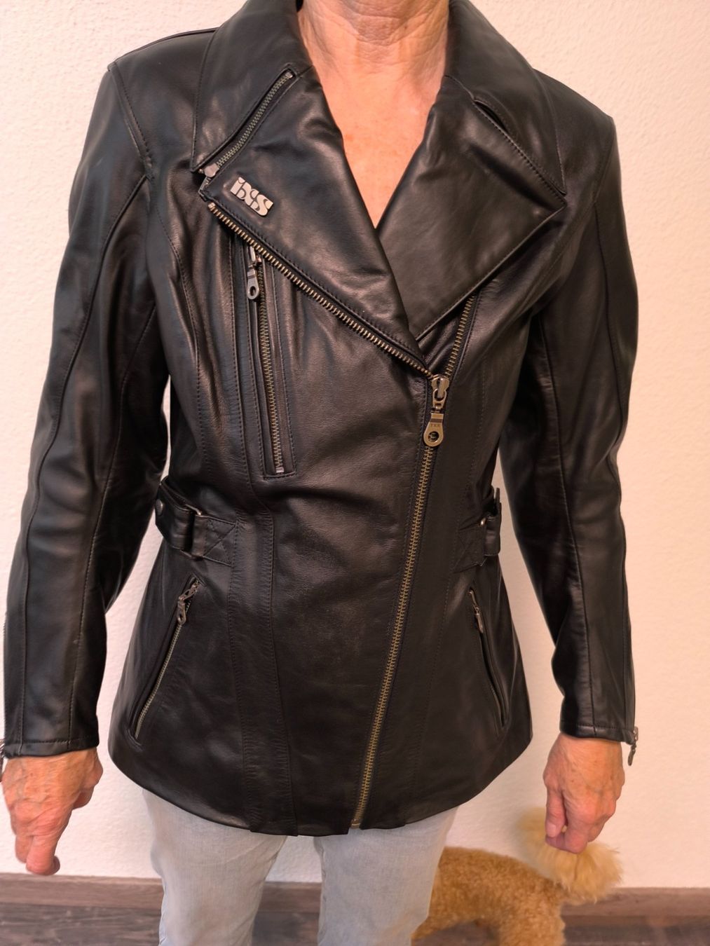 IXS Jacken: Damen Motorrad-Lederjacke – Gebraucht aus Dättlikon von Wasteoftime