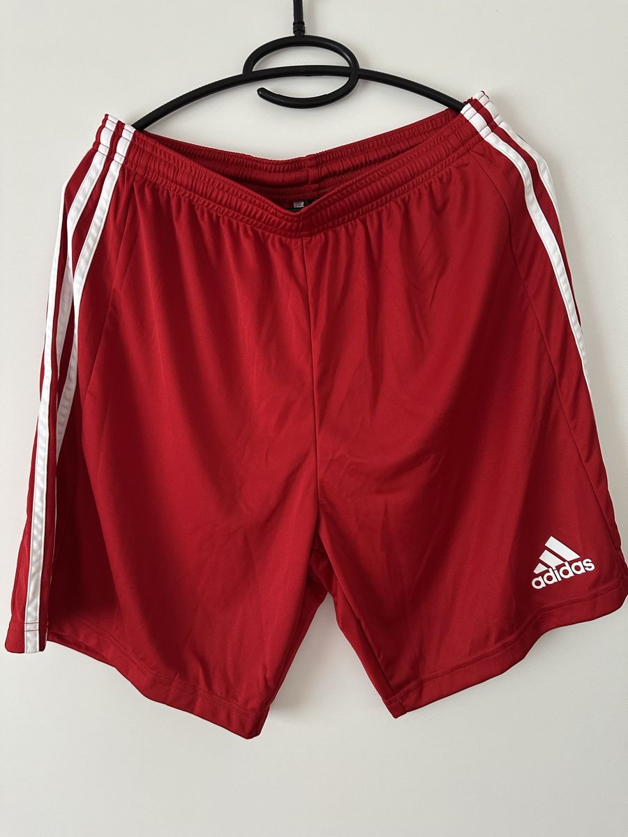Adidas Pantalons: Adidas Shorts rot, Gr. M – D'occasion à Ermatingen par nic_x2tf