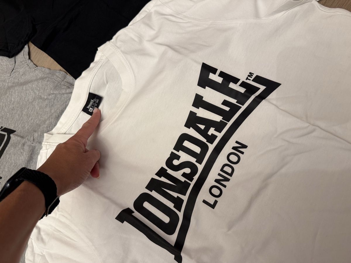 Lonsdale T-shirt: 3 Lonsdale T-Shirts Grösse X-Large – Usato da Rubigen venduto da Elmacino 1
