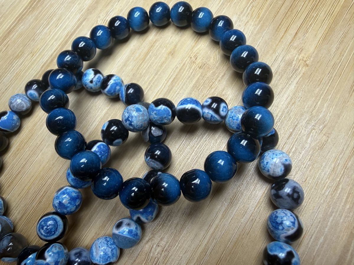 Bracciali & Braccialetti: Perlenarmband blau gemustert elastisch NEU 3 Stück  – Nuovo (secondo la descrizione) da Wald ZH venduto da Carloiten 2