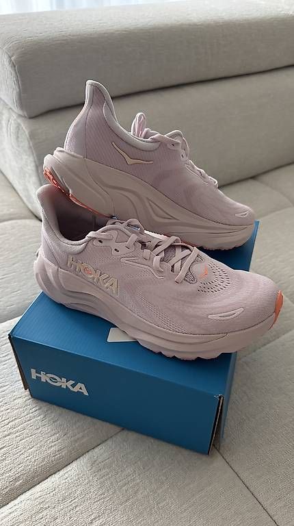 Scarpe da donna: Laufschuh Hoka Arahi 8 – Usato da Waltenschwil venduto da shelly_m