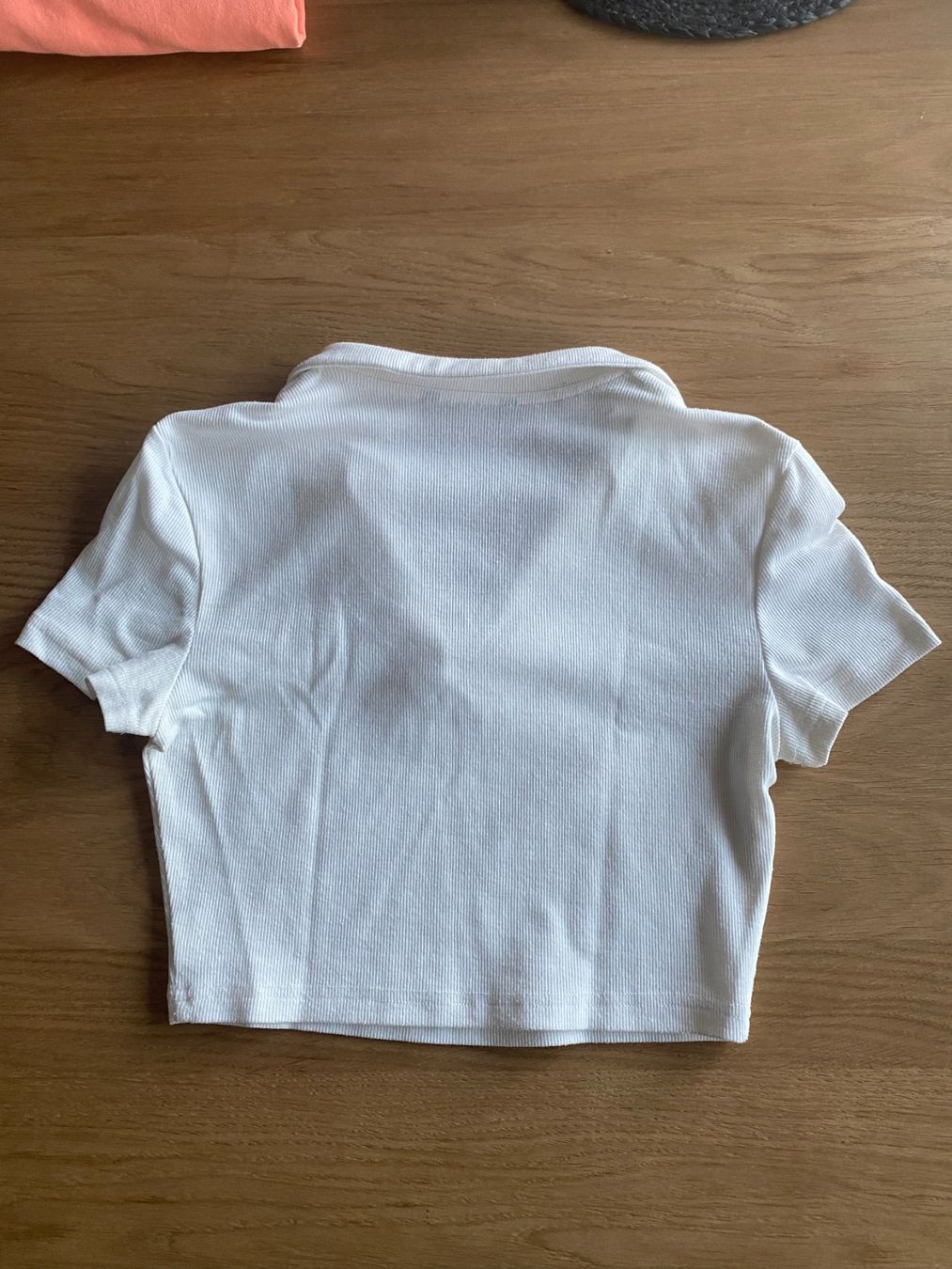 Shein Top: White Ribbed Polo Top – Usato da Olten venduto da ike_z56r 1
