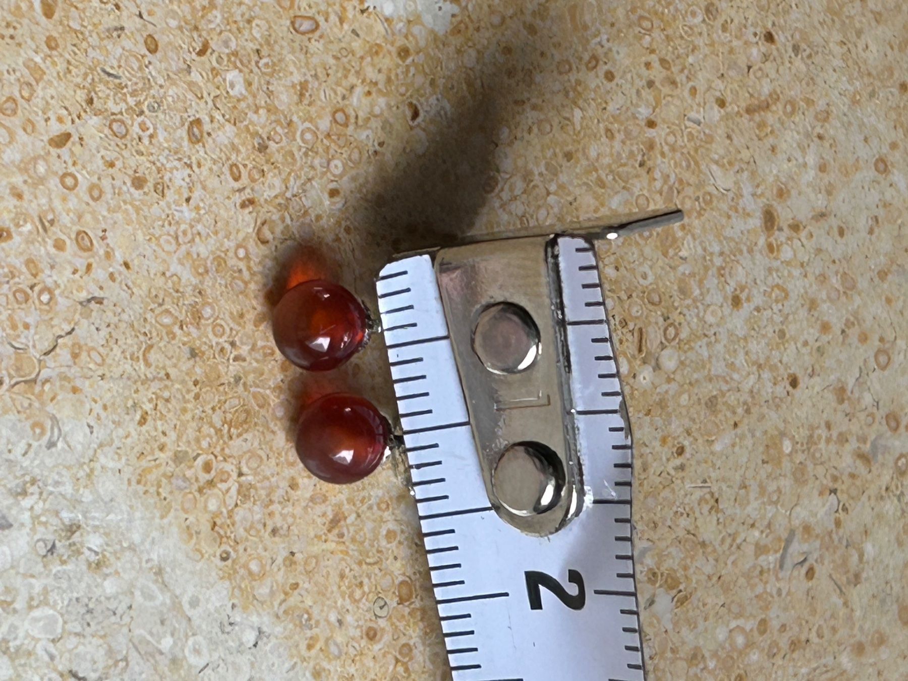 Orecchini pendenti & Orecchini a lobo: Silberohrenstecker mit rotem Stein – Usato da Dittingen venduto da Bellevista 6