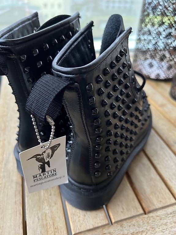 Damenschuhe: Vendo scarpa anfibio borchiato N.36 – Gebraucht aus Locarno von Cappeandrea 2