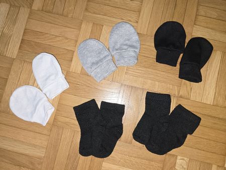 Neugeborenen-Fäustling & Socken Set