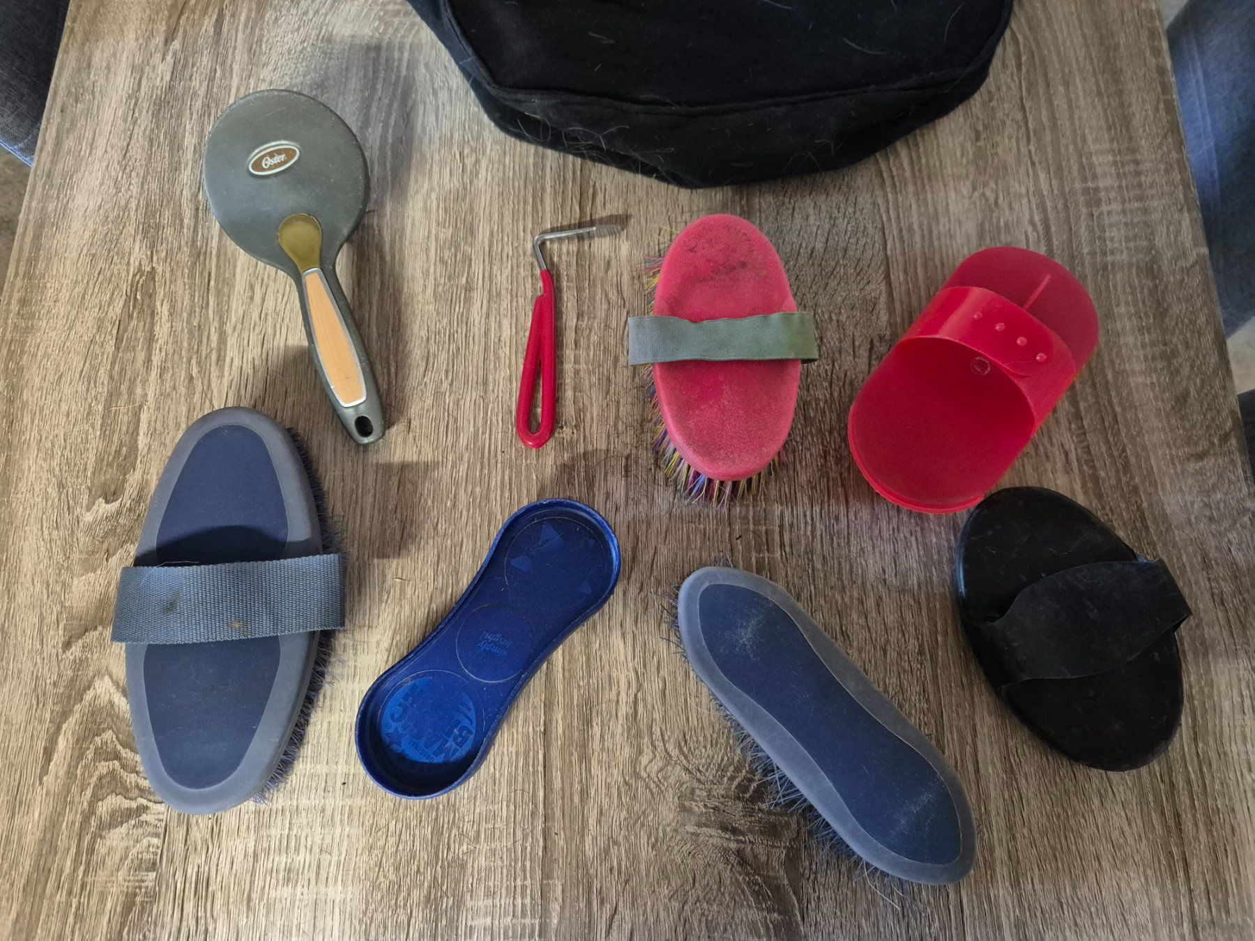 Zaumzeug & Halfter: Putztasche / Putzbox mit Zubehör / Bürsten – Neu (gemäss Beschreibung) aus Meggen von Orrinka20 1