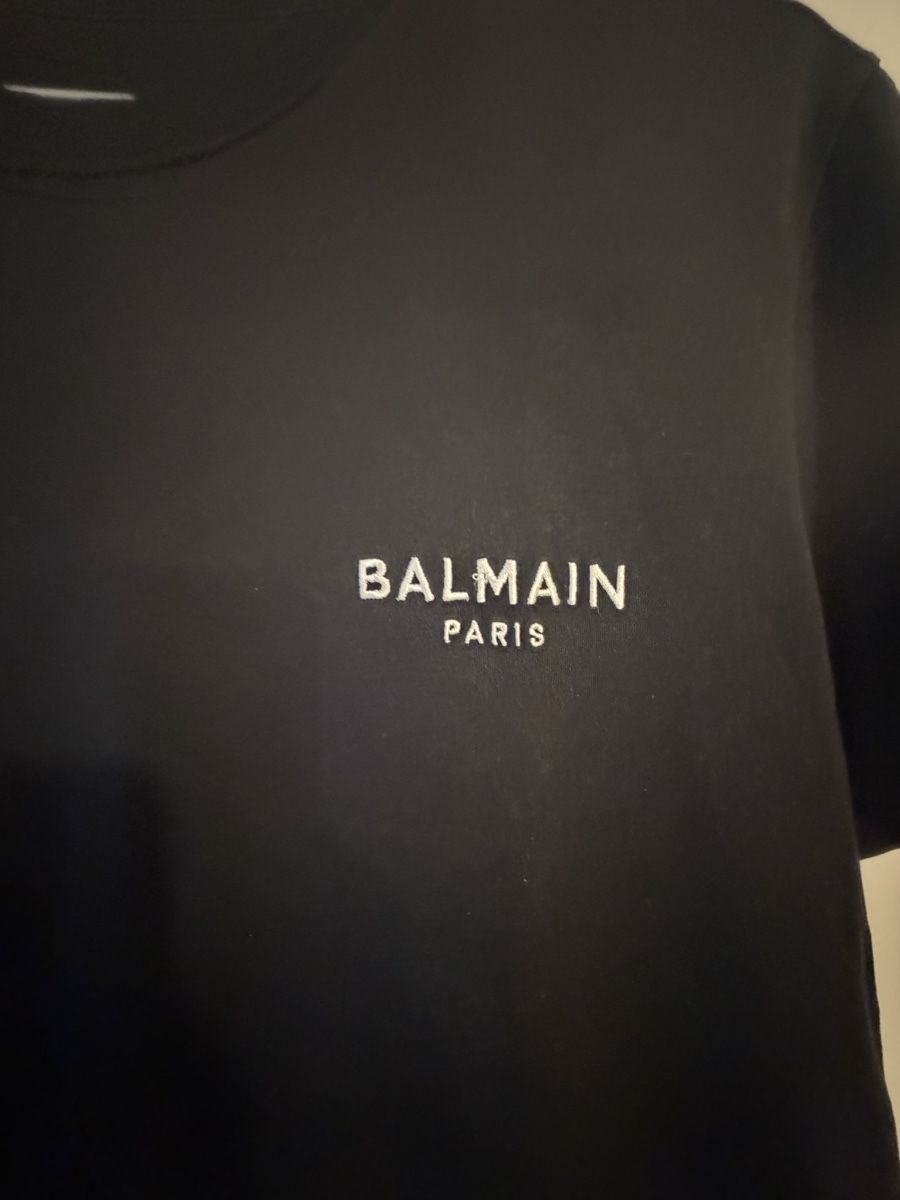 Balmain T-shirt: Balmain T shirt con piccolo buchino – Usato da Lugano venduto da can_xdd8 1
