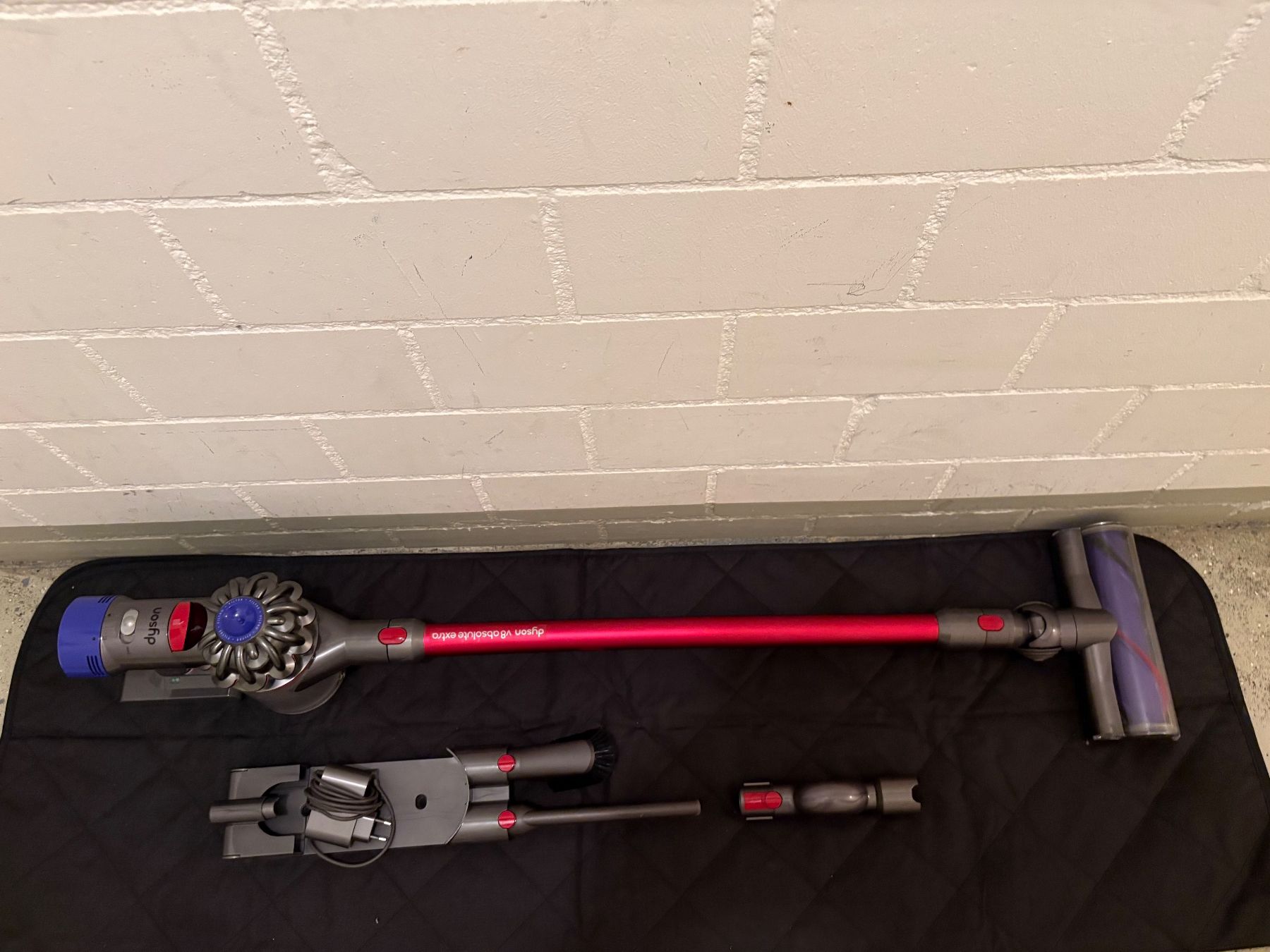 Dyson Aspirapolveri & Accessori: Dyson V8 absolut extra Handstaubsauger mit Zubehör – Usato da Lausen venduto da sen_jm7c 2
