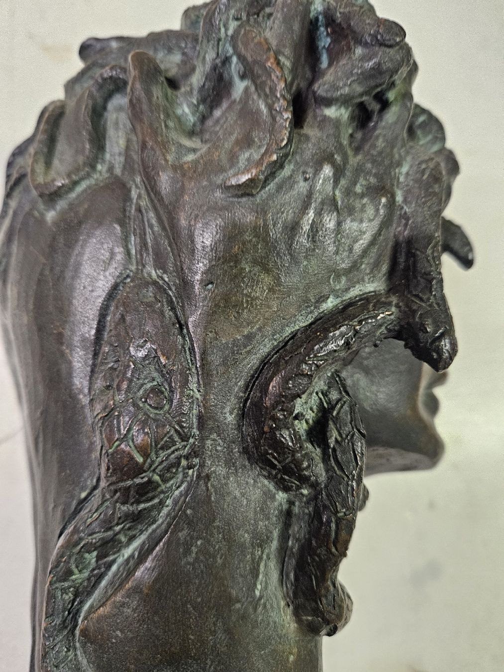 Sculture & Statue: skulptur kopf mit schlangen bronze – Usato da Schwellbrunn venduto da Omega-alpha 3