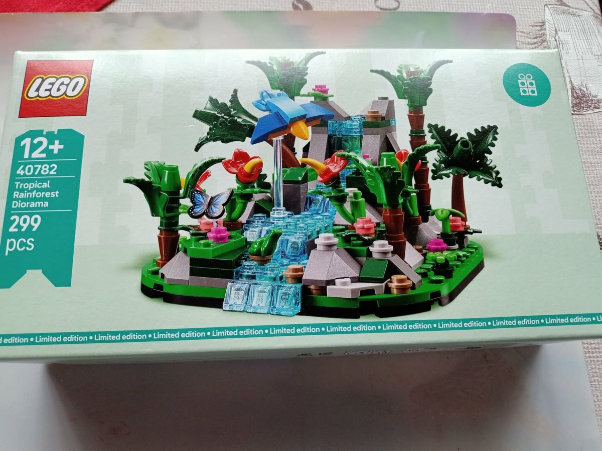 Lego Kit di costruzioni: LEGO 40782 Tropical Rainforest Diorama – Nuovo e nell'imballaggio originale da Wangen b. Olten venduto da MOMO80