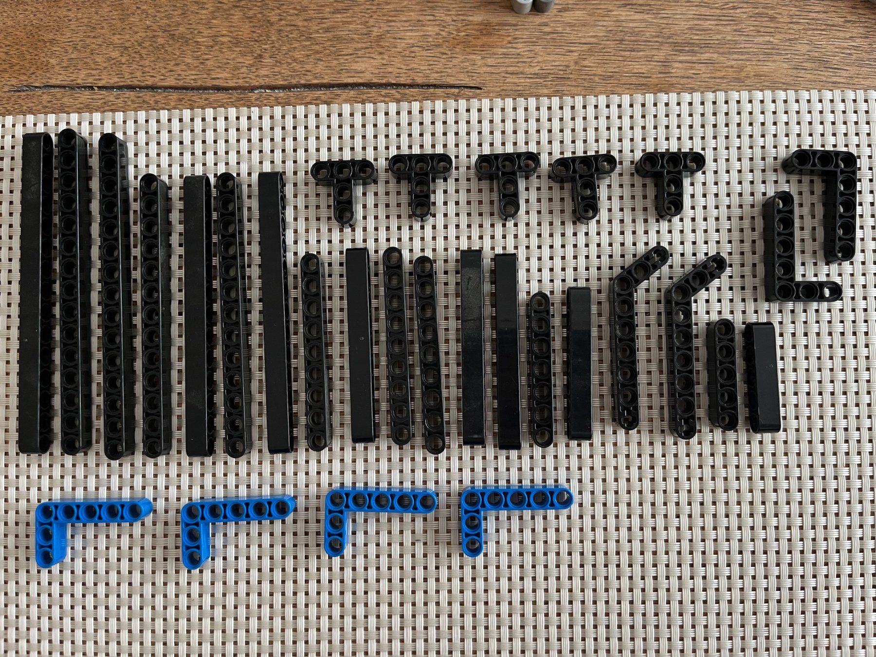 Lego Kit di costruzioni: Lego Technic 9396 schwarze blaue runde Lochbalken – Usato da Buochs venduto da Techtelmechtel