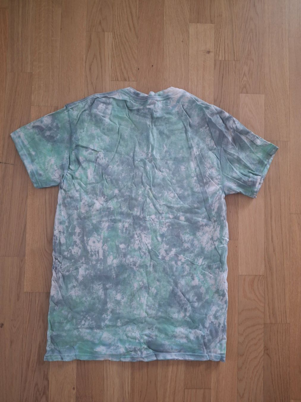 T-shirt: Batik T-Shirt – Usato da Luzern venduto da gab_726g 1
