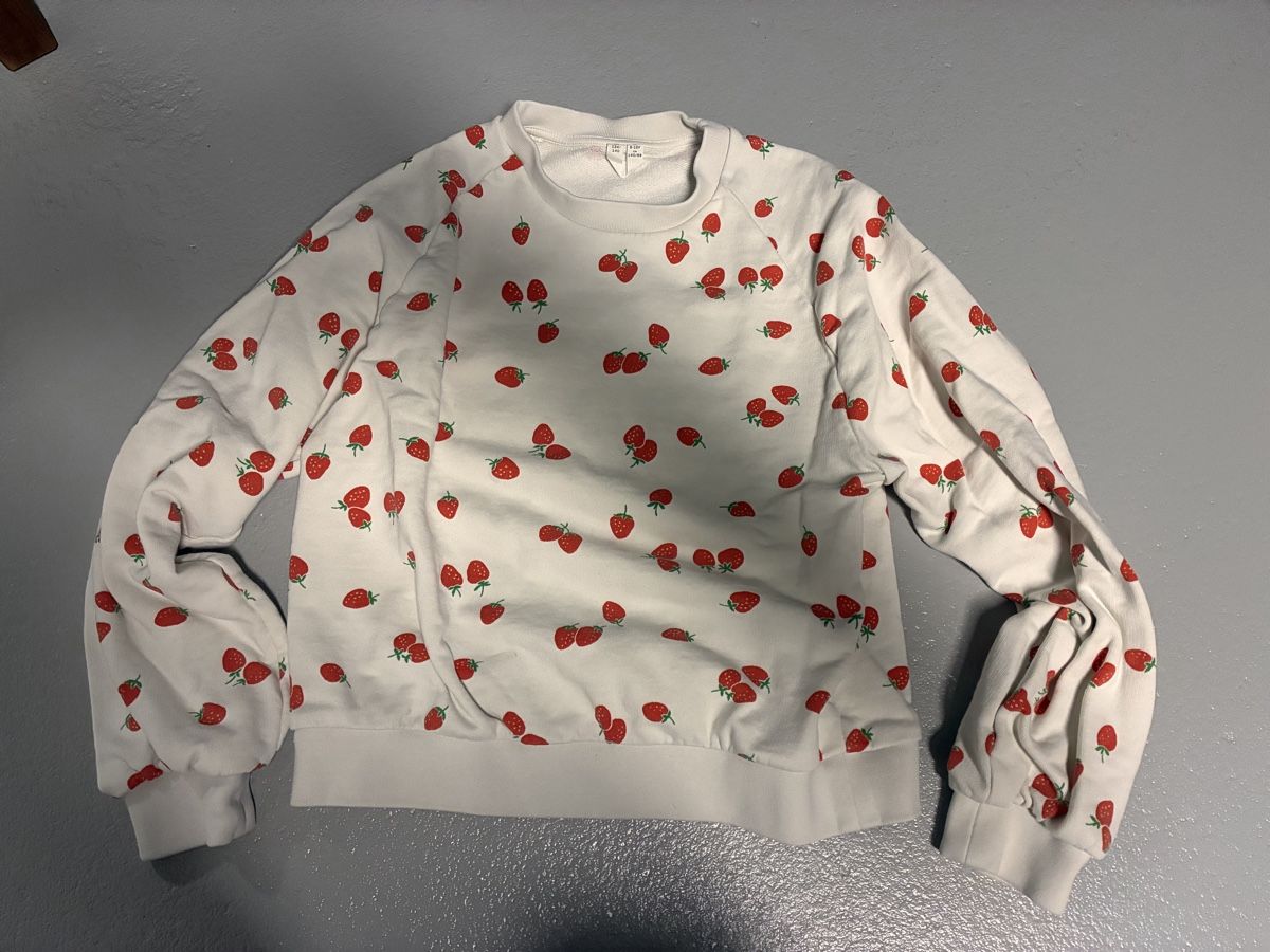Arket Maglioni & Felpe: Pullover weiss mit Erdbeermuster  – Usato da Baar venduto da Step_5