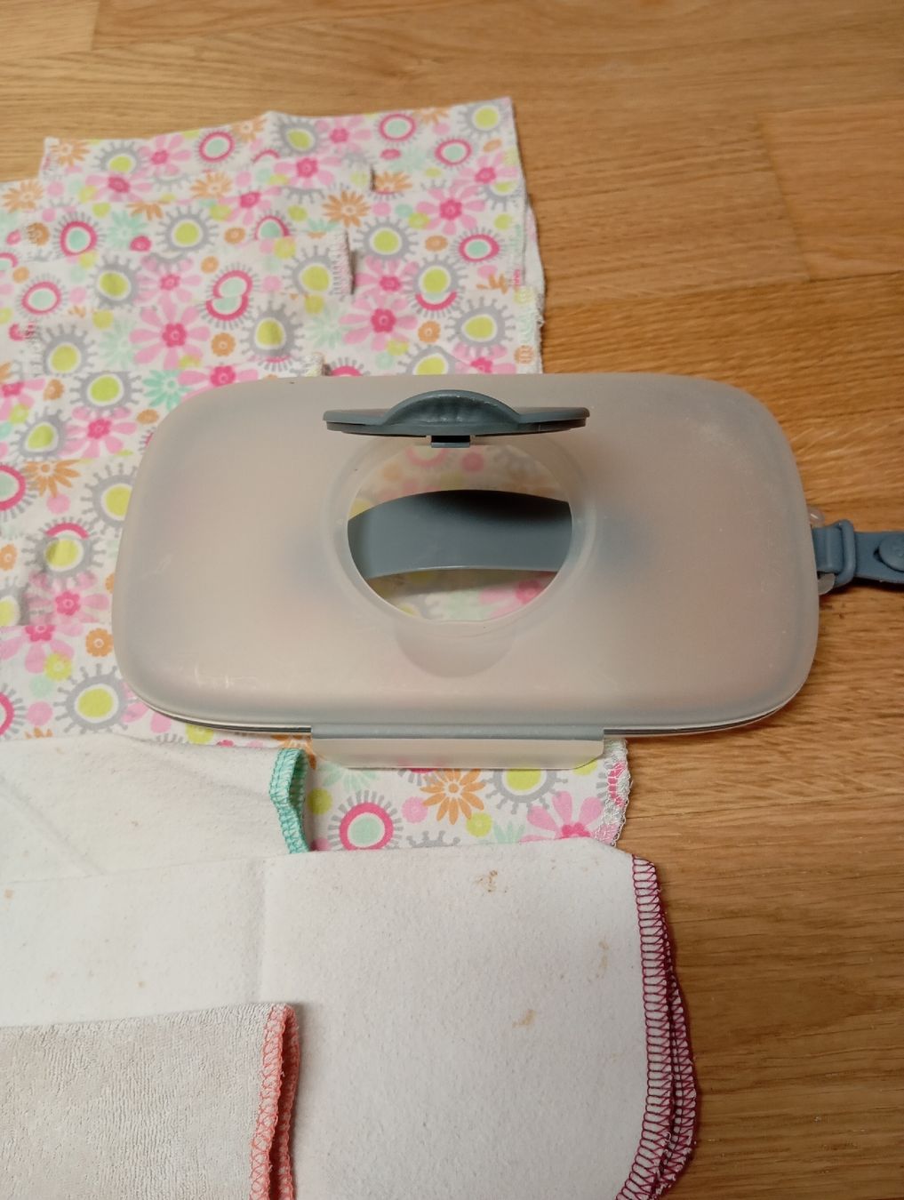 Secchi per pannolini & Pannolini: SkipHop Box mit Tüchern, Stoffwindelmama – Usato da Tobel venduto da Jorca 1