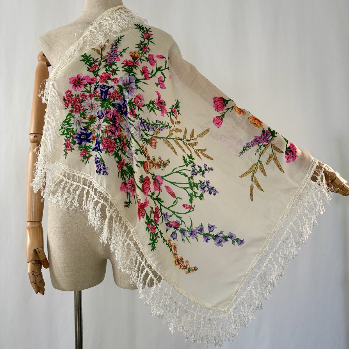 Foulard & Sciarpe: Handmade Cashmere Scarf – Nuovo (secondo la descrizione) da Emmen venduto da Nightingale_2022
