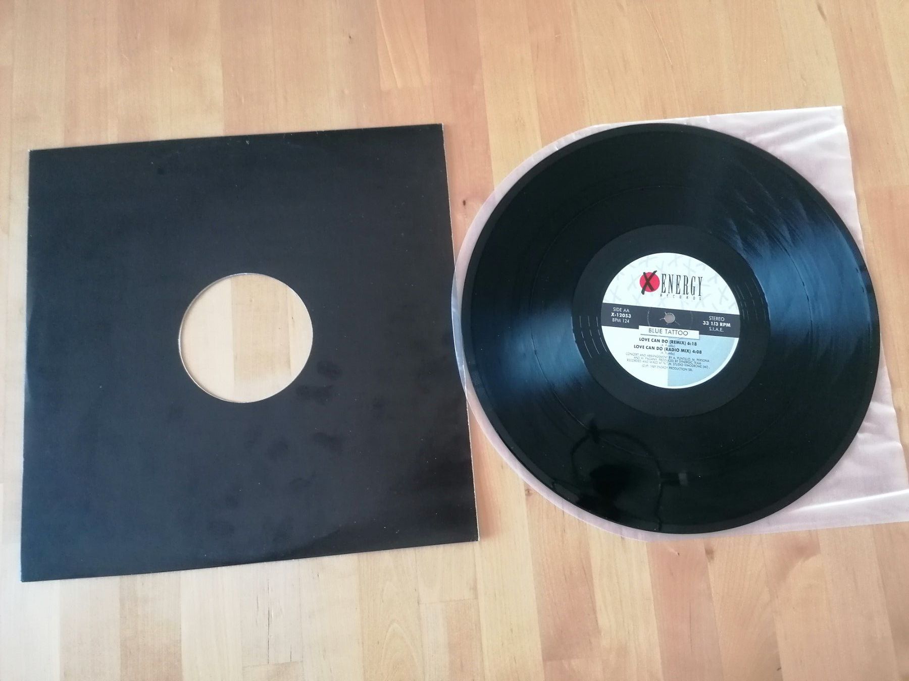 Dischi in vinile: Blue Tattoo – Love Can Do – Usato da Emmenbrücke venduto da WintoWin