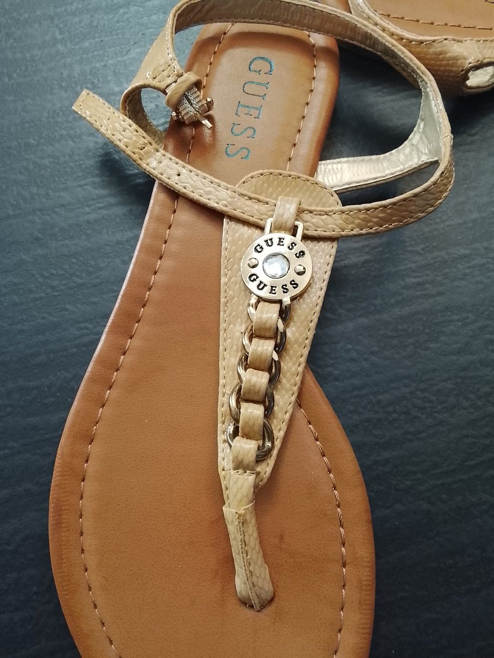 Guess Chaussures femmes: Sandales Guess, neuves, taille 39 – D'occasion à Chavornay par didou2009 2