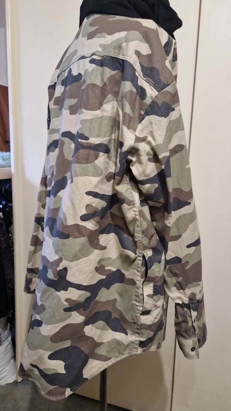 H&M Giacche: Camouflage-Jacke mit schwarzer Kapuze – Nuovo (secondo la descrizione) da Oberengstringen venduto da Sheera7 8