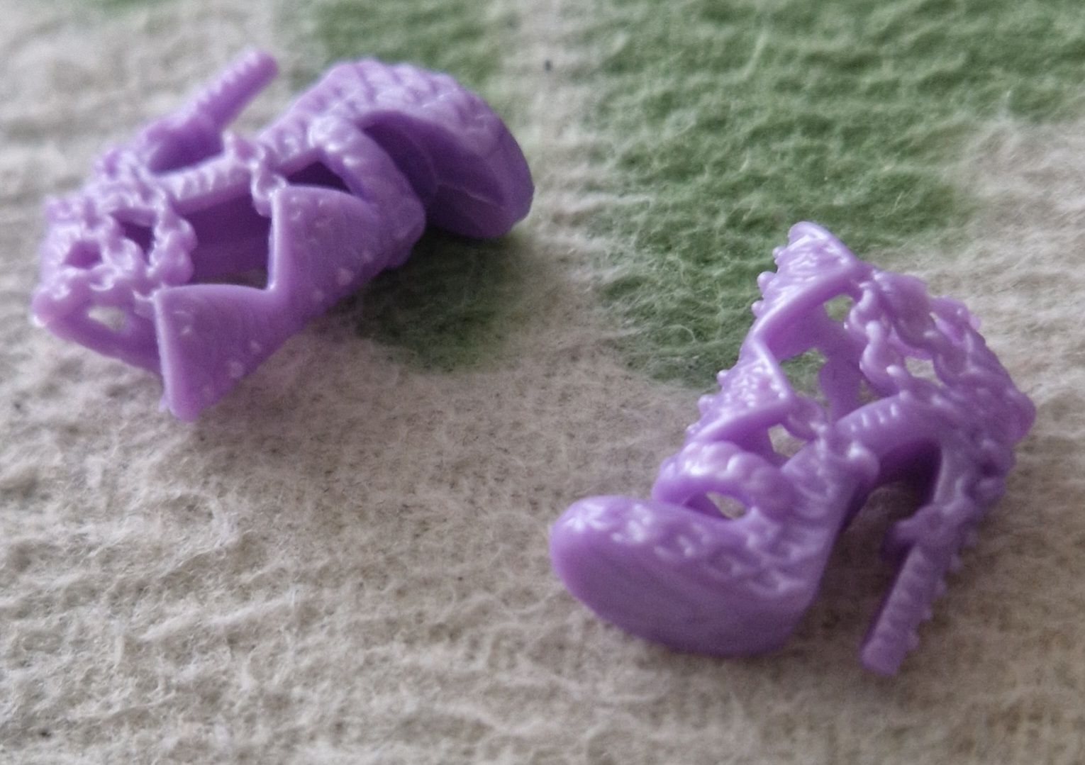 Bambole: chaussures pour Barbie – Usato da Couvet venduto da Pioune