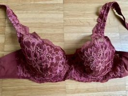 Triump Intricate Lace Underwire Bra PinkRed Size 70 Cup B -1
