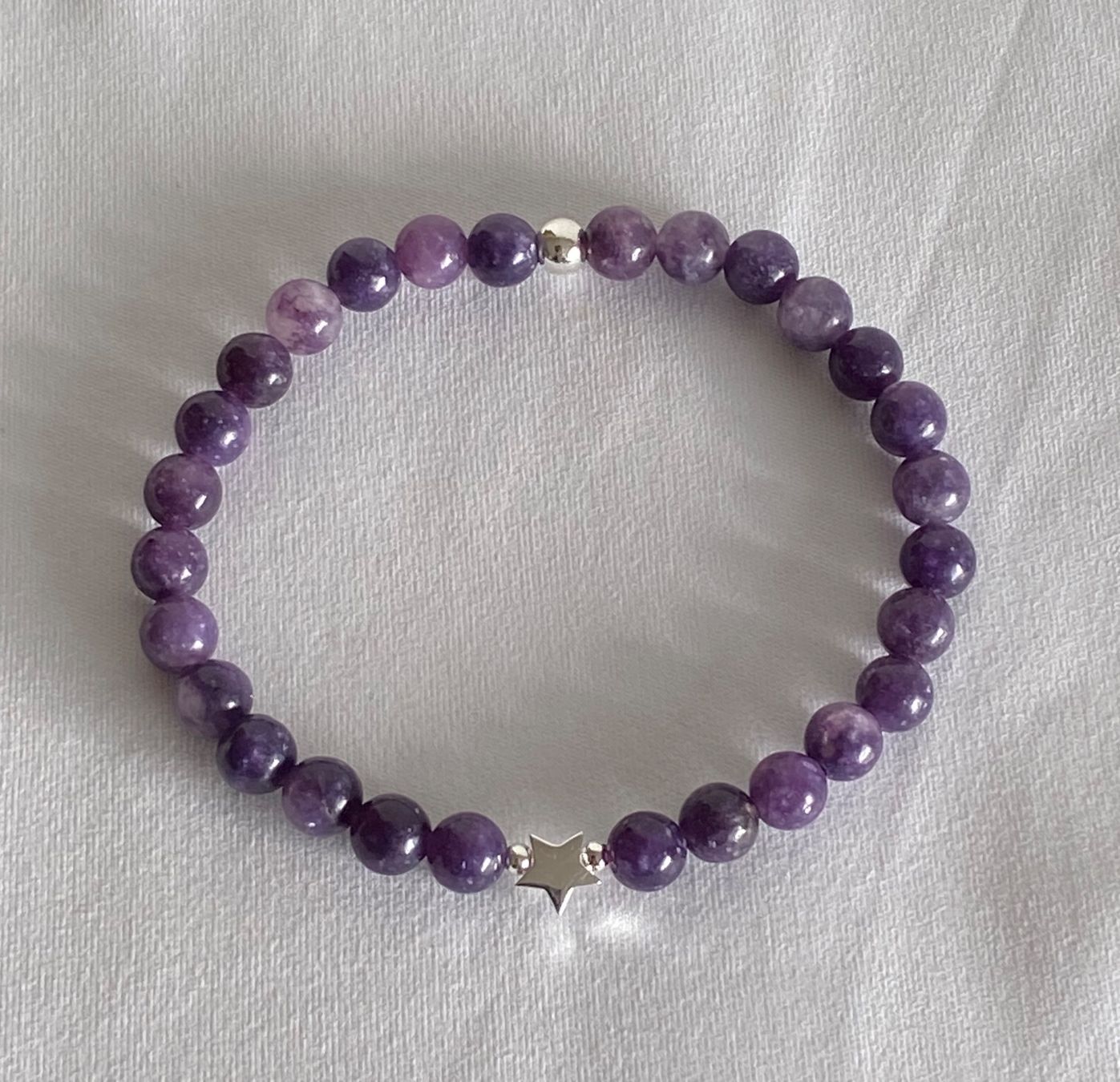 Bracciali & Braccialetti: Edelstein Armband Lepidolith mit Silber Stern auf Mass – Nuovo e nell'imballaggio originale da Zuzwil SG venduto da Lemliskat 1
