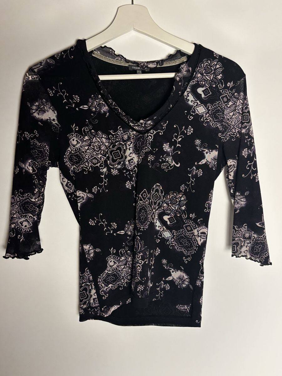 Top: vintage graphic y2k mesh top – Usato da Leissigen venduto da lamooniade 1