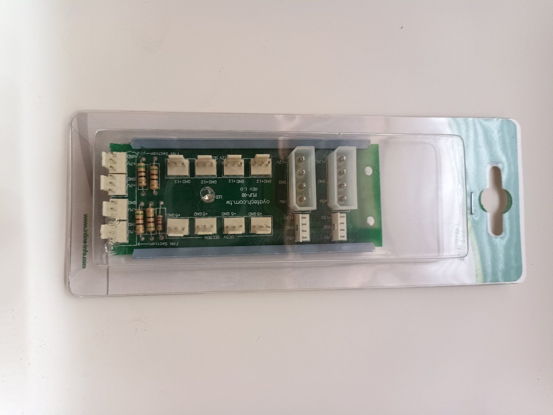 Laufwerke & Adapter: Inline Multi Port Panel Lüfter Verteiler – Neu und originalverpackt aus Säriswil von silberstift