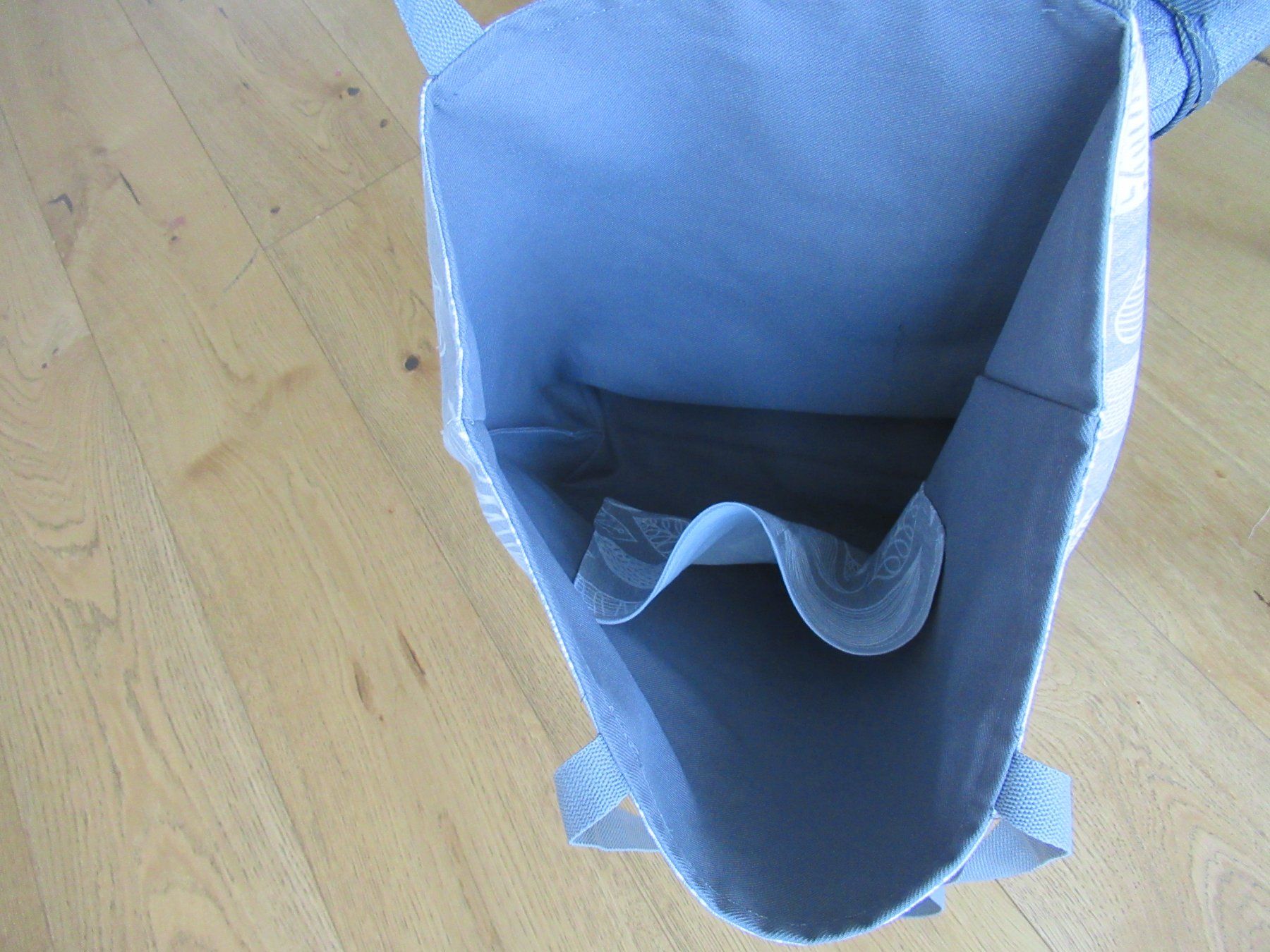 Sacs: Stoff-Einkaufstasche, grau mit Blätterdruck – Neuf (Voir description) à Laupen BE par Algund 3