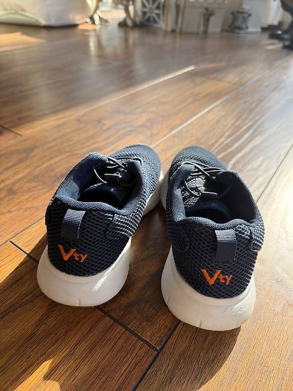 Scarpe da uomo: Basket peu portée bleu marine taille 34  – Usato da Lausanne venduto da nat_h2gw 2