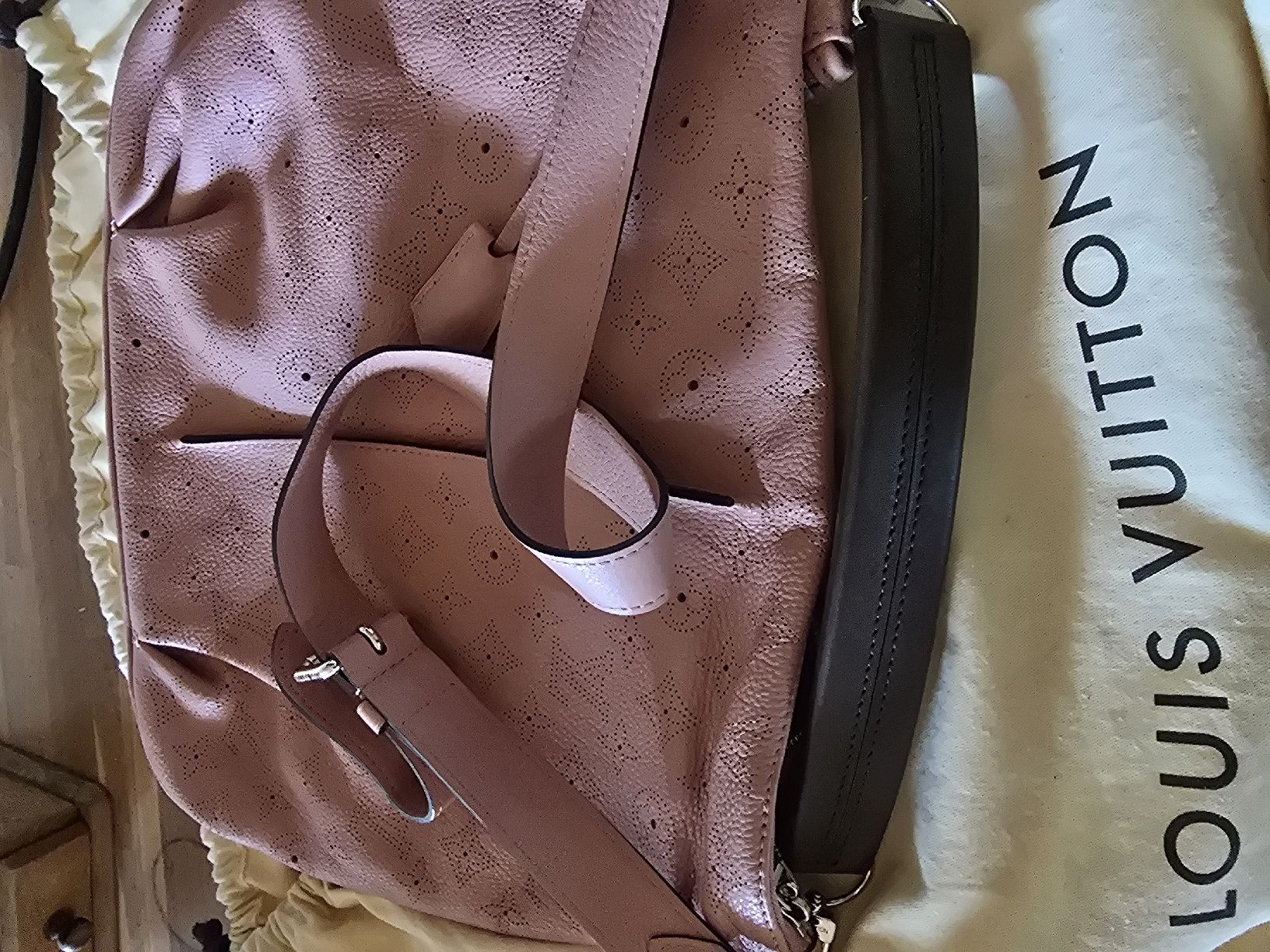Louis Vuitton Sacs femmes: Louis Vuitton Mahina – D'occasion à La Tanne par Agere 1