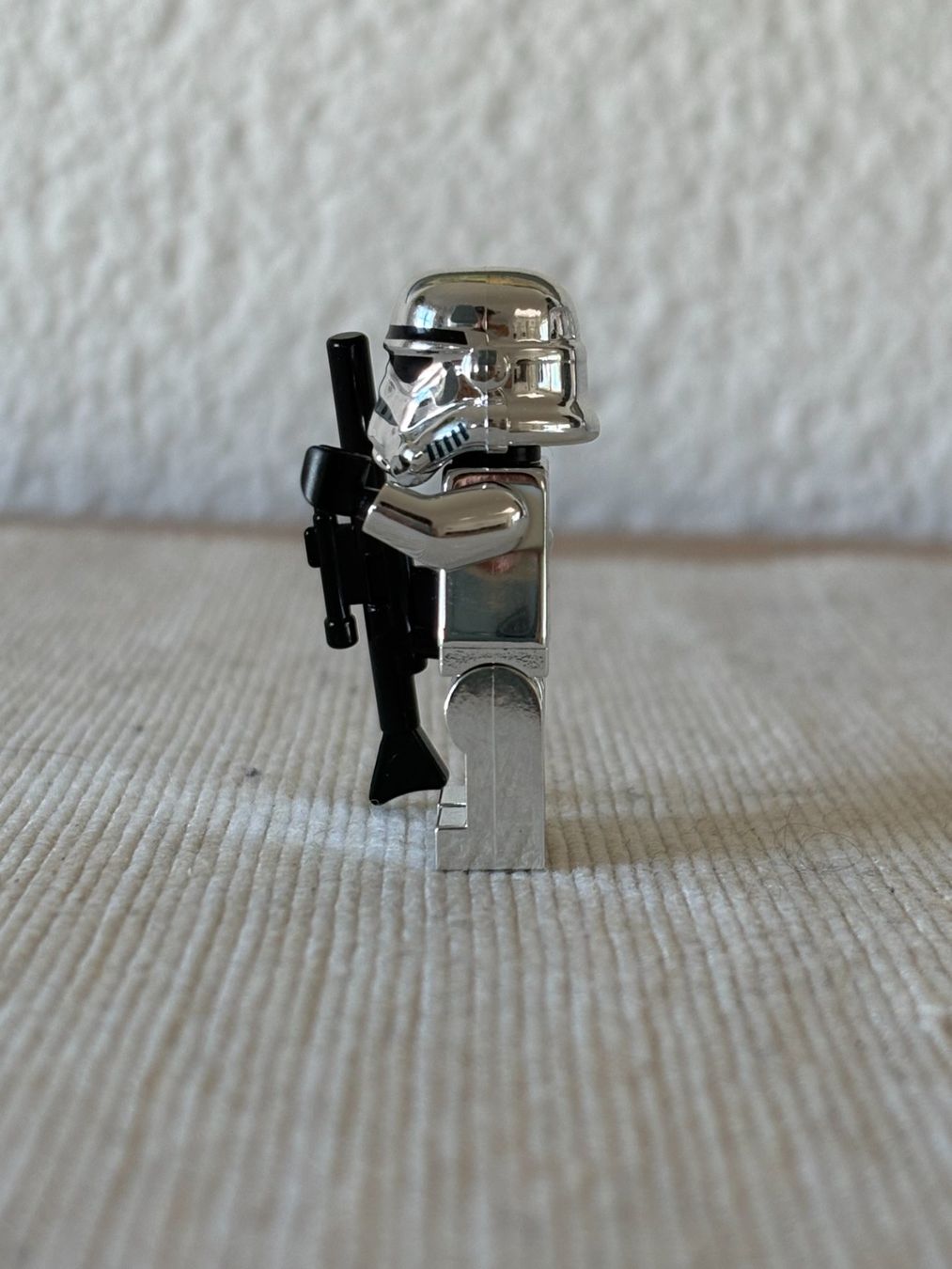 Lego Statuette: LEGO Star Wars Chrome Stormtrooper – Usato da Nidau venduto da LEGOBrickMT 2