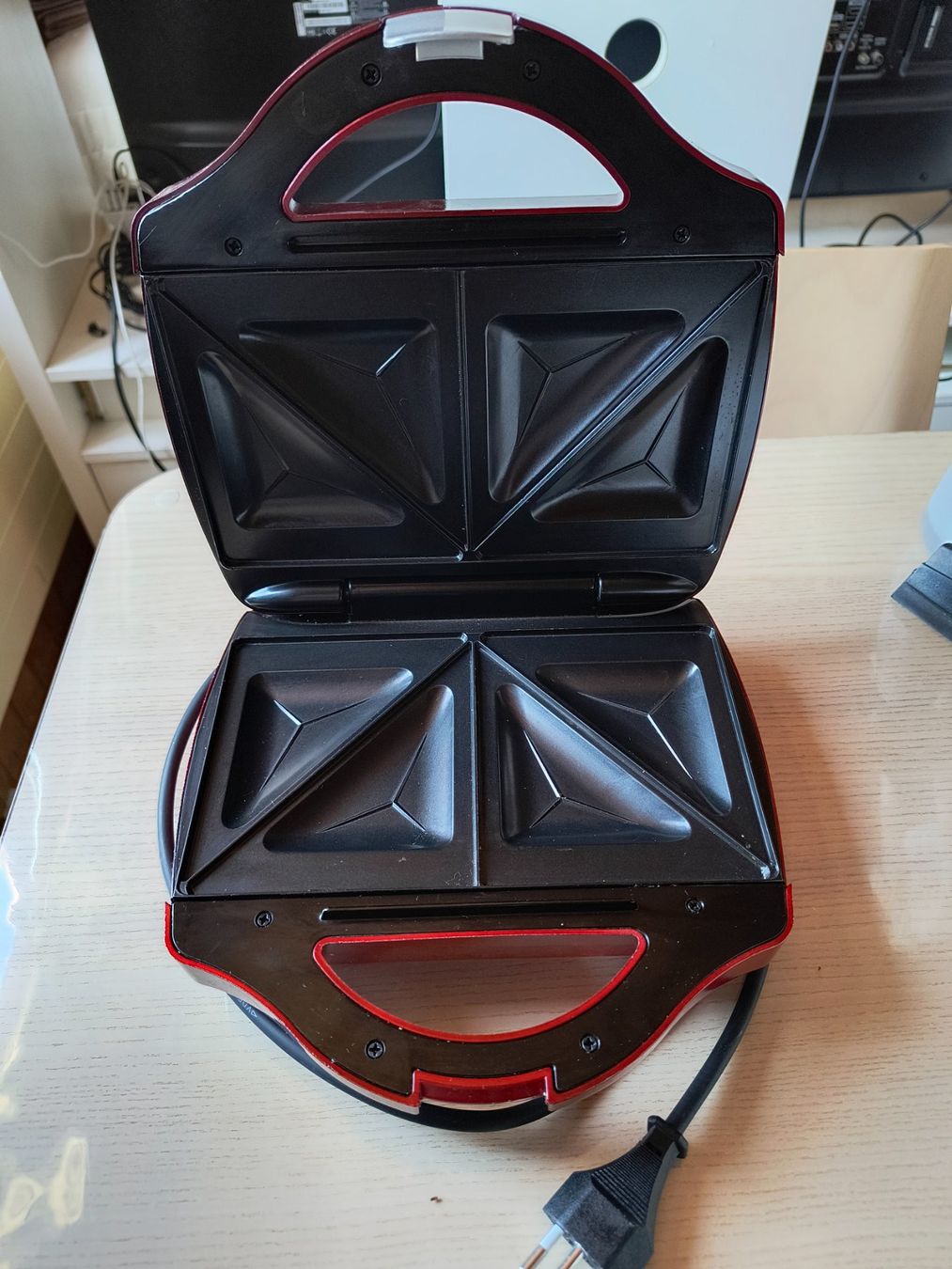 SilverCrest Elettrodomestici da cucina: Silvercrest Sandwichtoaster rot – Usato da Neuhausen am Rheinfall venduto da VALAMA 1