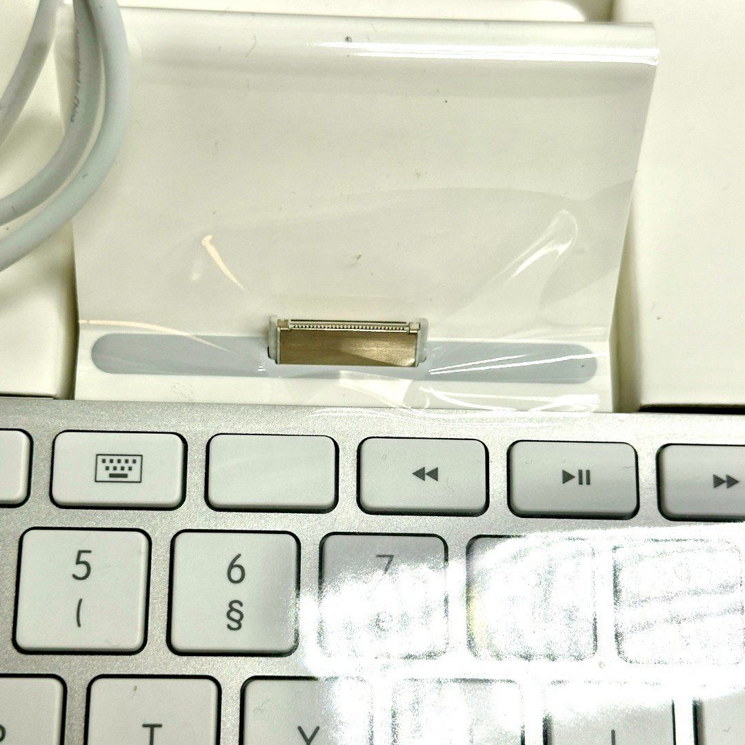 Apple Tastaturen: Apple Keyboard Dock AZERTY MC533F/A model A1359 pour iPad – Gebraucht aus Morges von vintiques 5