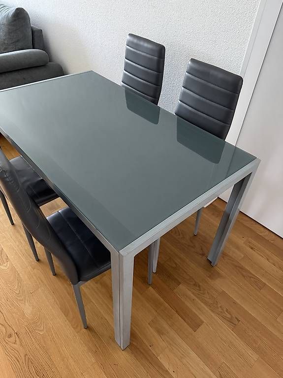 Set di tavolo e panche: Esstisch mit 4 Stühlen – Usato da Rothrist venduto da ine_662r 1