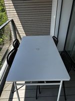 Tisch und 4 Stühle 