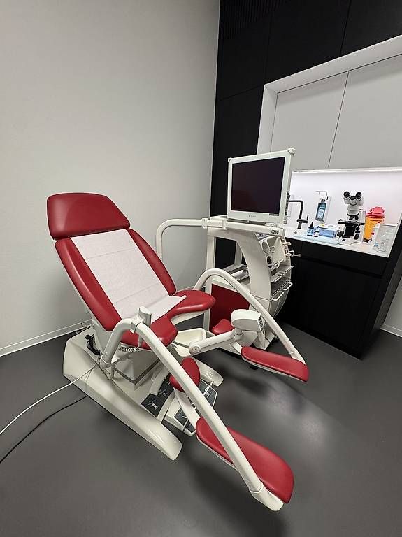 Attrezzature mediche: Gynäkologie Stuhl – Usato da Horgen venduto da zla_lhl6 4