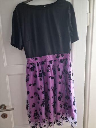 Elegantes Sommerkleid, Gr. 42 schwarz-lila, Blumenmuster