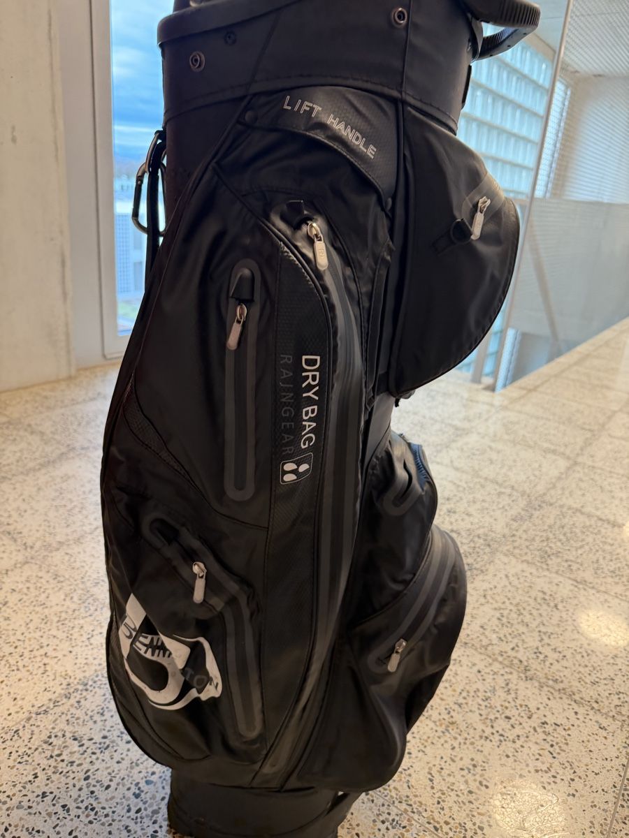 Borse: Bennington Golfbag Dry Bag schwarz – Usato da Niederwangen BE venduto da Luxury.Second.Life