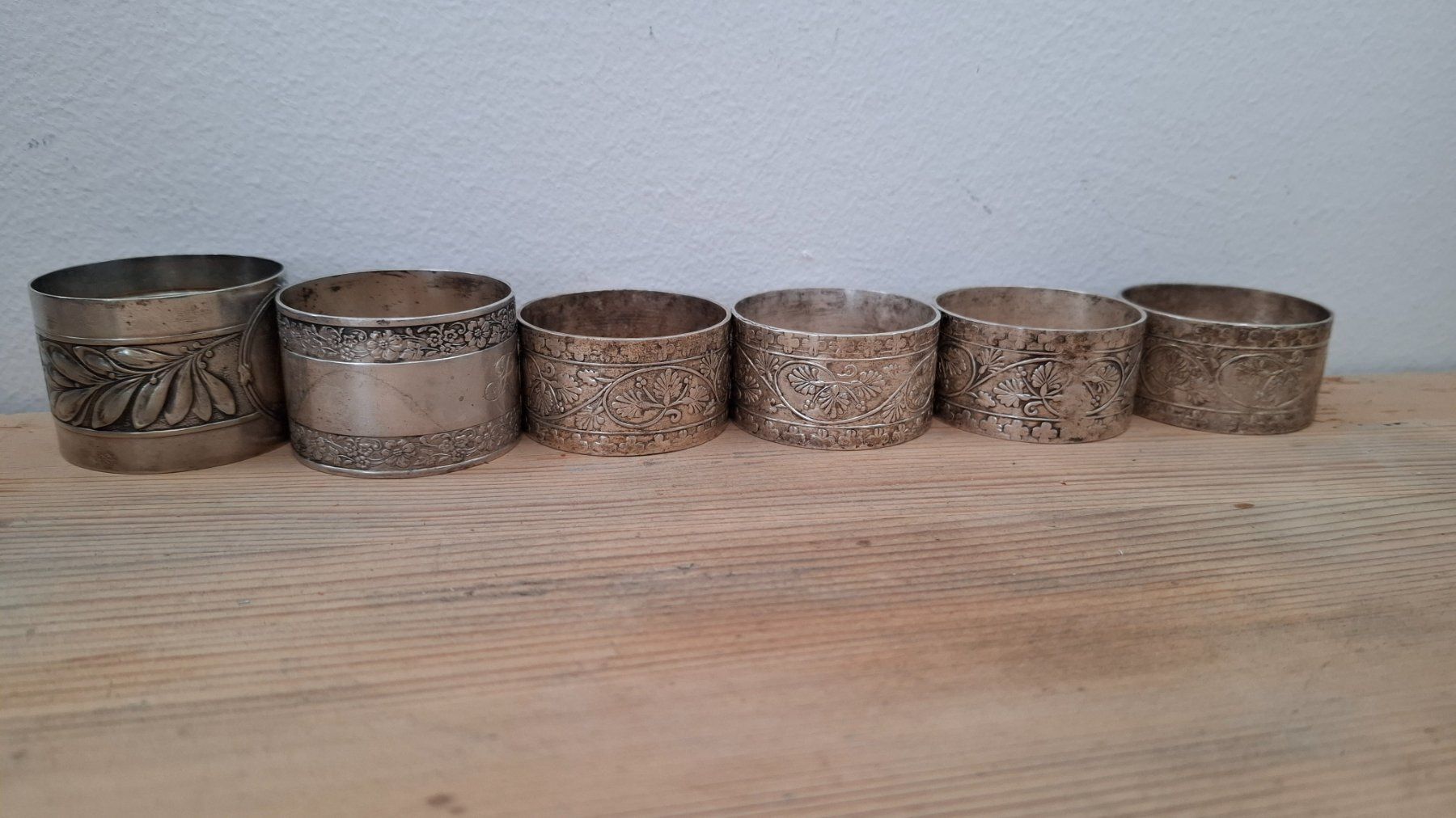 Set di tavolo e panche: 6 Serviettenringe versilbert im Set gebrauchter Zustand – Usato da Buochs venduto da regenbogen7365