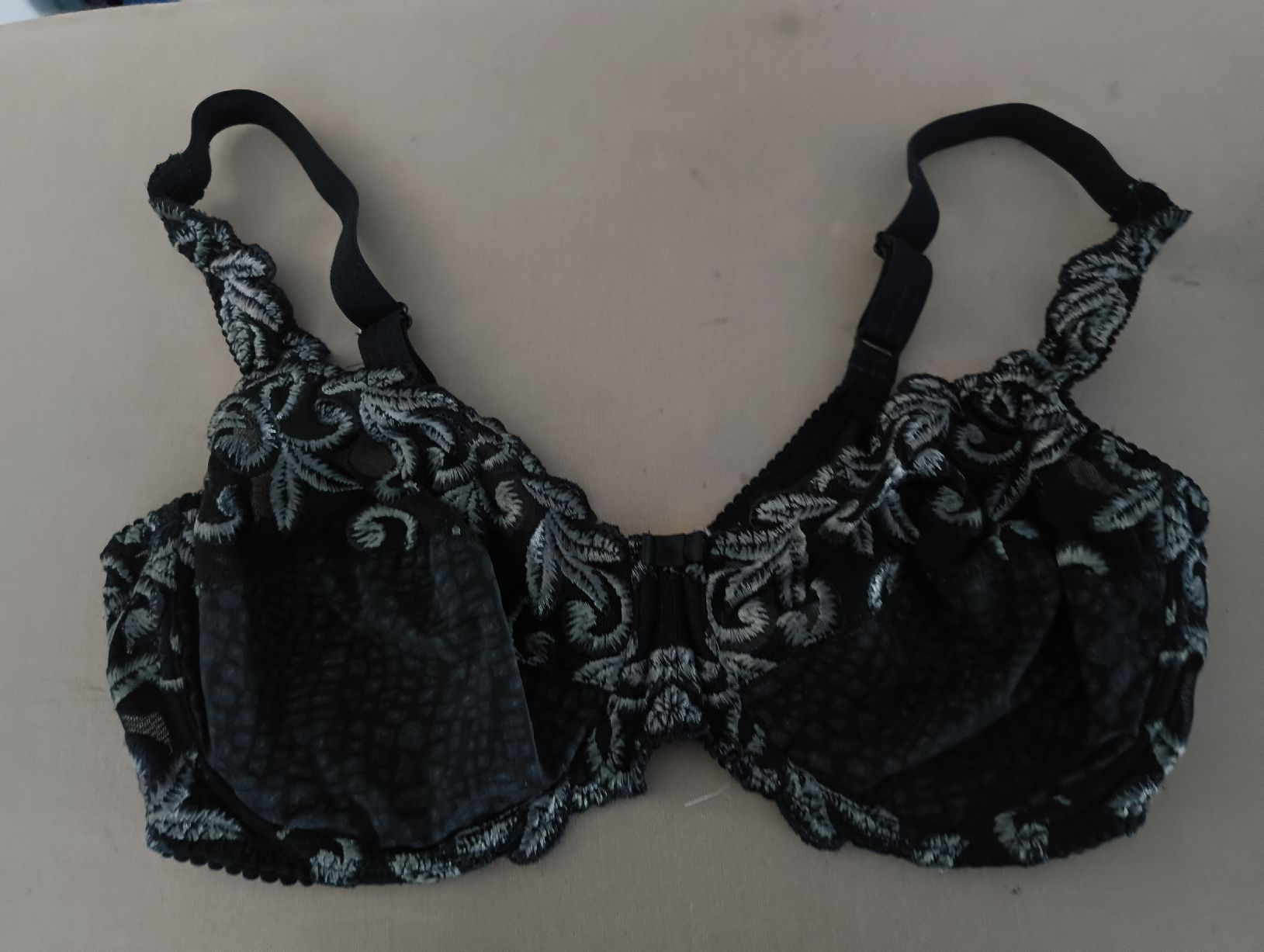 Altra biancheria intima: schöner BH mit Spitze Grösse 85 D – Usato da Flawil venduto da elenor05