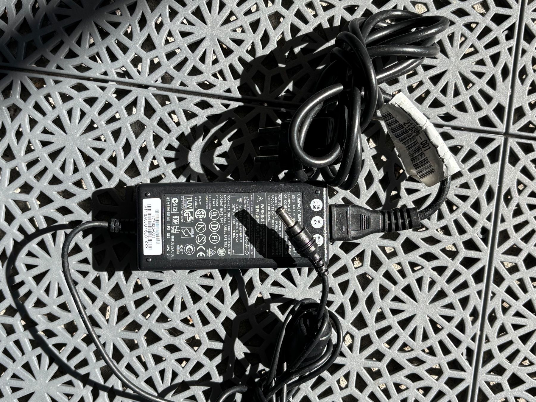 Chargeur: Compaq Ladegerät, 19V, 3.16A – D'occasion à Rapperswil SG par cbgoch 1