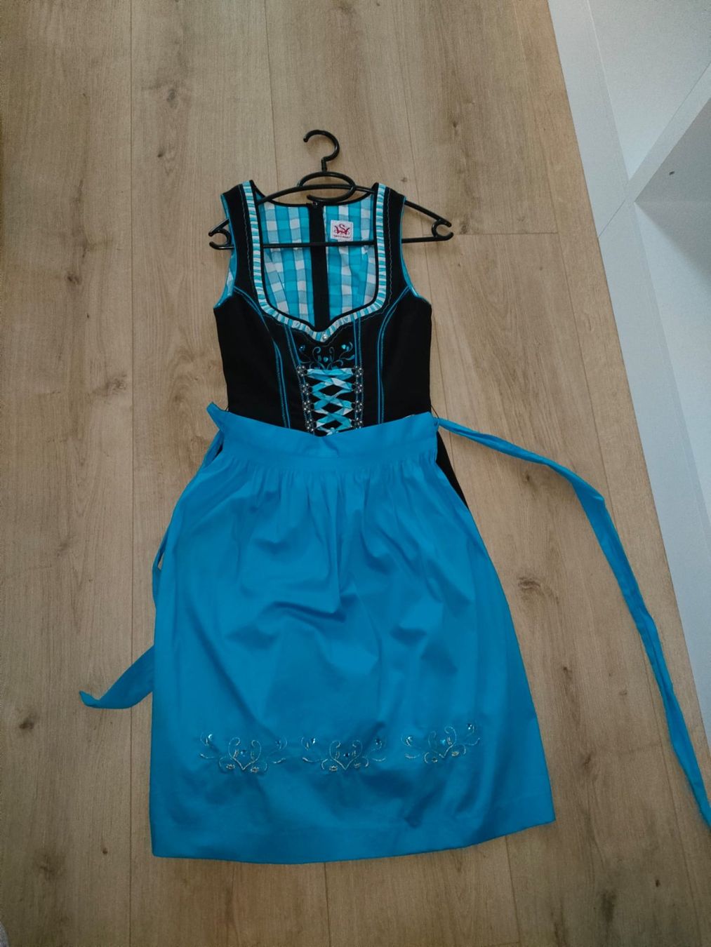 Vestiti: Dirndl – Usato da Rüthi (Rheintal) venduto da Balty