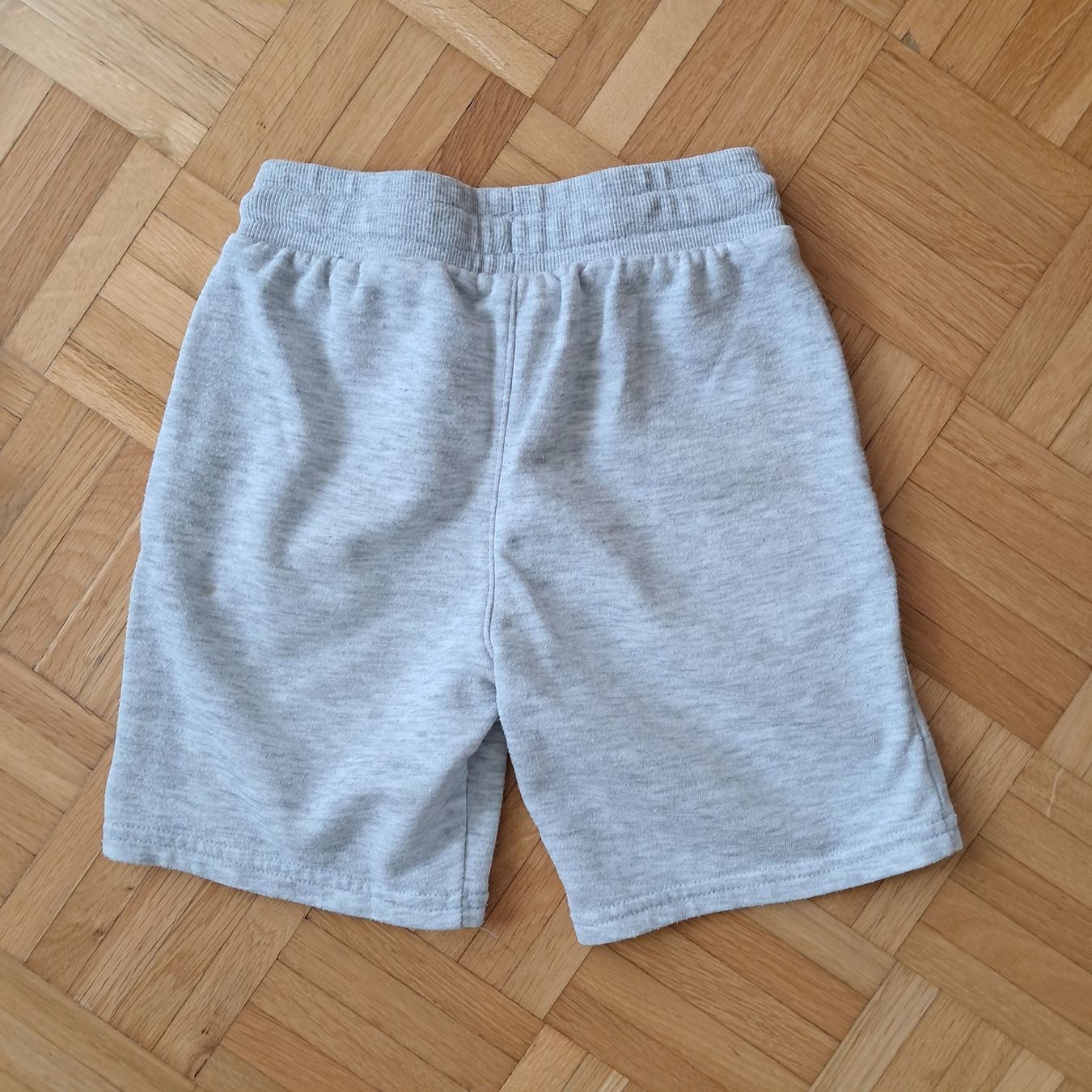 H&M Lotti & Set di vestiti: Kinder Trainerhosen Set, Grösse 122 – Usato da Meilen venduto da Vaurien15 3