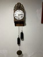 Antike Burgunder Uhr