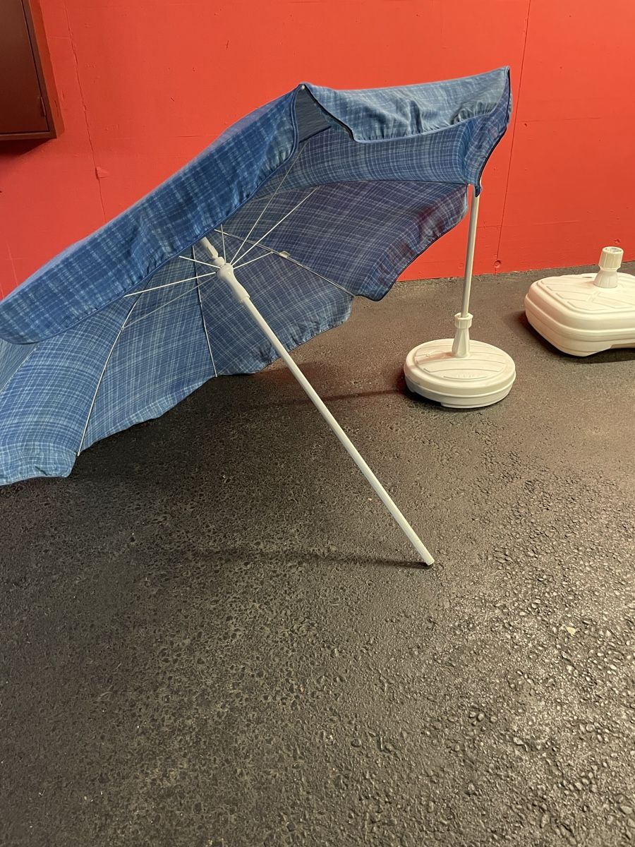 Sonnenschirme: Sonnenschirm Marktschirm rund mit Ständer – Neu (gemäss Beschreibung) aus Emmenbrücke von Ladyboutique 5