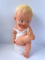 Vintage Quitsch/Gummi/Vinyl Puppe Junge auf Topf 1960