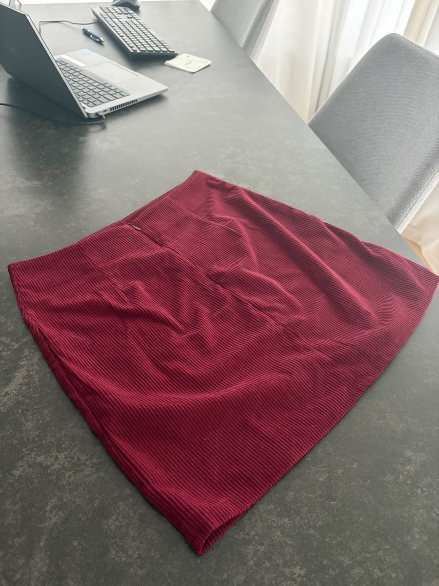 Gonne: Jupe bordeaux/rouge taille S - comme neuve – Nuovo (secondo la descrizione) da Villars-sur-Glâne venduto da jsa_1752 2